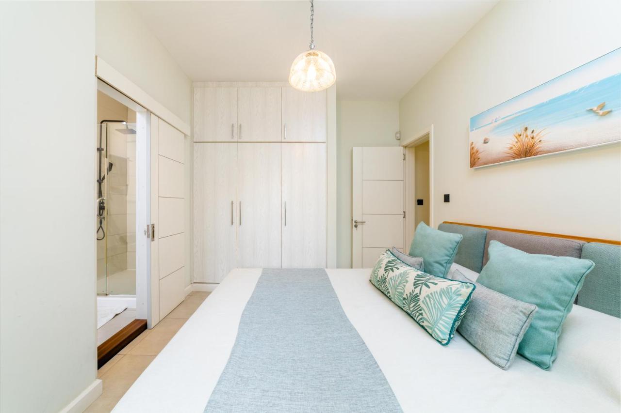 Beachcove Apt No 1 Pereybere Beach Exterior photo